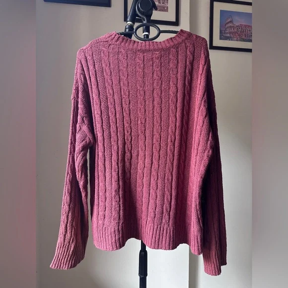 Light Cableknit Sweater - Picture 4 of 4